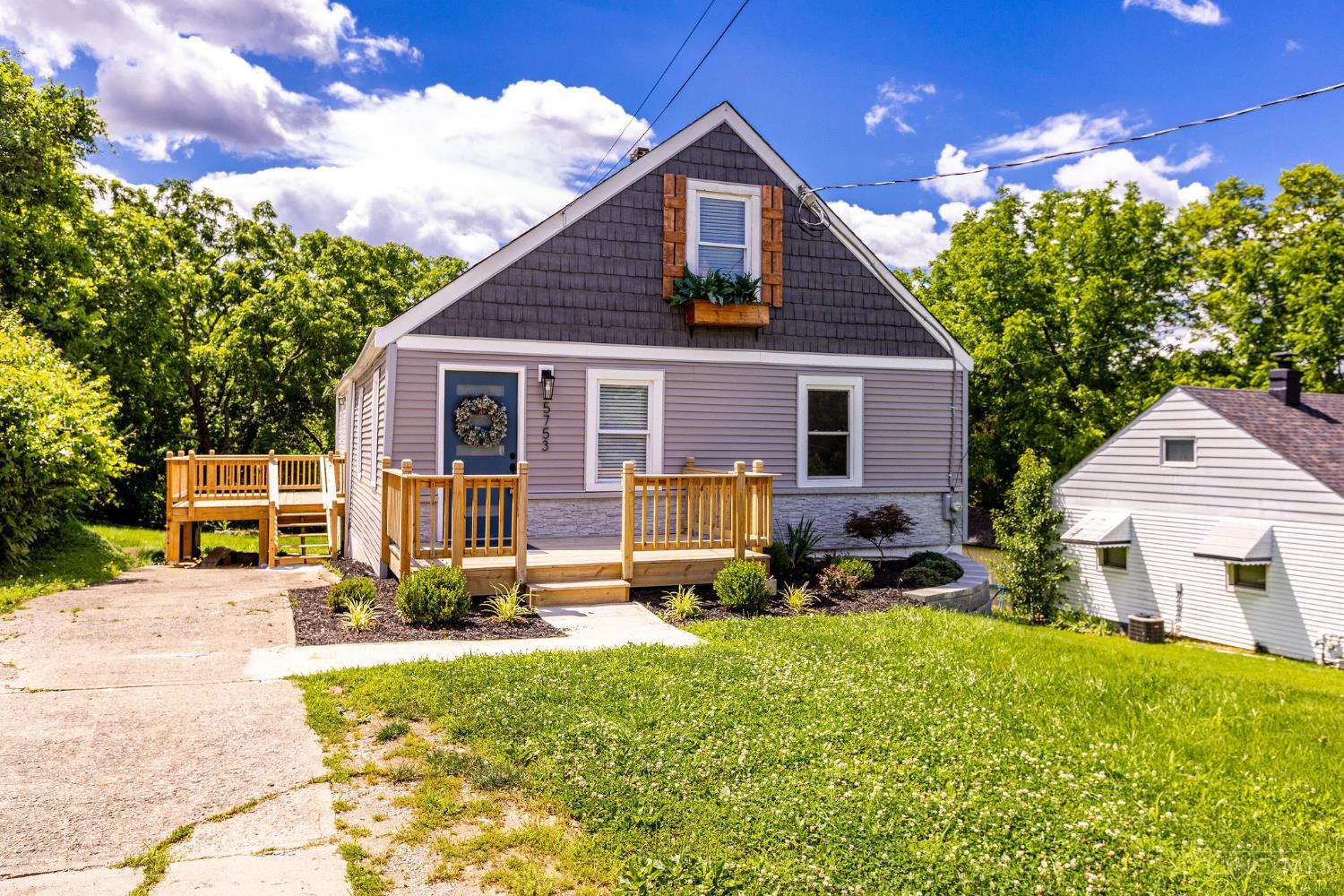 5753 Boomer Road Cincinnati, OH 45247 - Photo 2 of 40