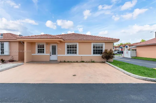 $3,200 | 2236 West 74th Place, Unit 9C, Hialeah, FL 33016