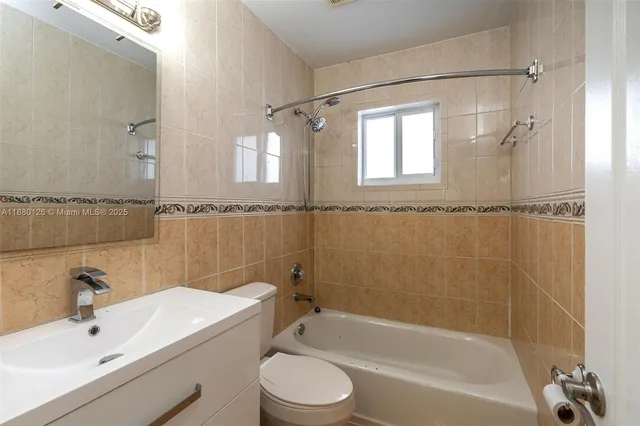 $3,200 | 2236 West 74th Place, Unit 9C, Hialeah, FL 33016