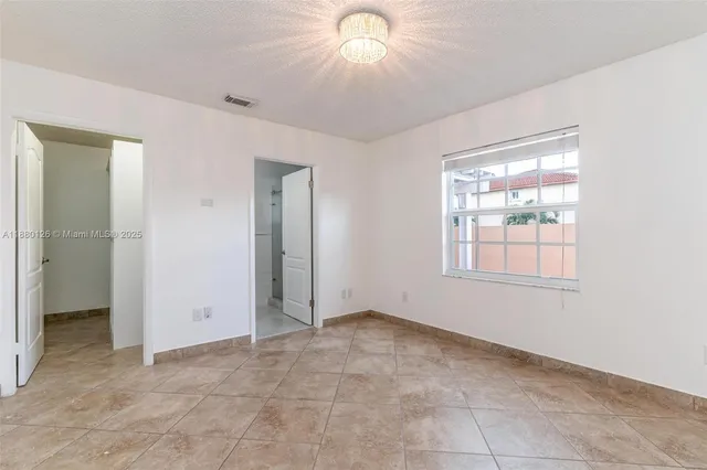 $3,200 | 2236 West 74th Place, Unit 9C, Hialeah, FL 33016