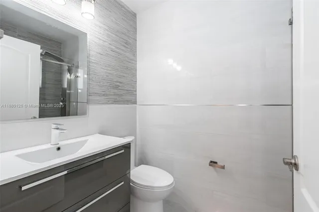 $3,200 | 2236 West 74th Place, Unit 9C, Hialeah, FL 33016
