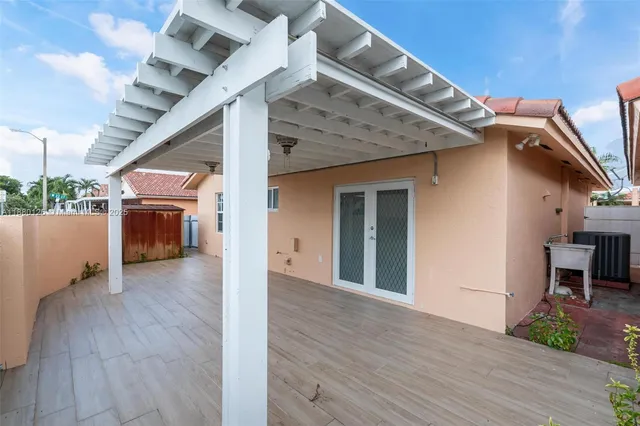 $3,200 | 2236 West 74th Place, Unit 9C, Hialeah, FL 33016