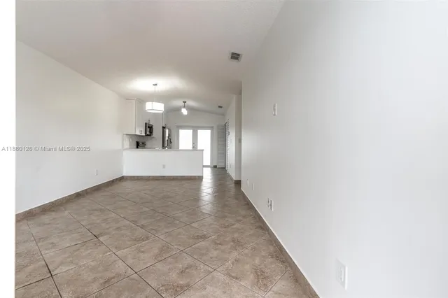 $3,200 | 2236 West 74th Place, Unit 9C, Hialeah, FL 33016