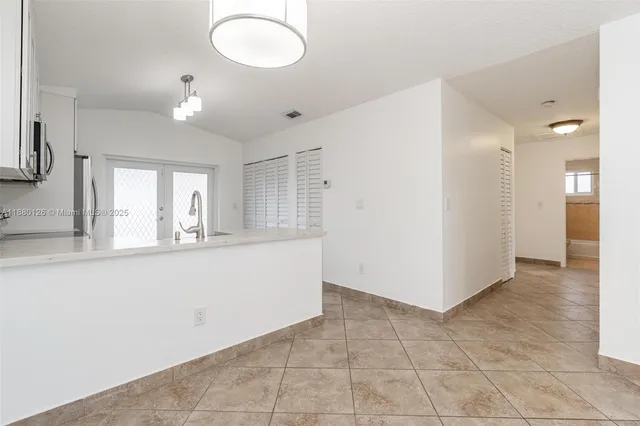$3,200 | 2236 West 74th Place, Unit 9C, Hialeah, FL 33016