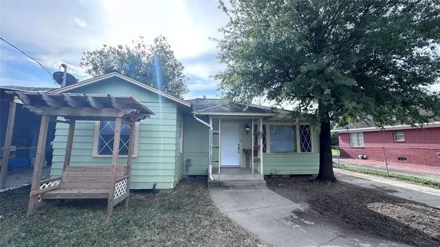 $1,700 | 412 Caplin Street, Houston, TX 77022