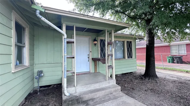 $1,700 | 412 Caplin Street, Houston, TX 77022