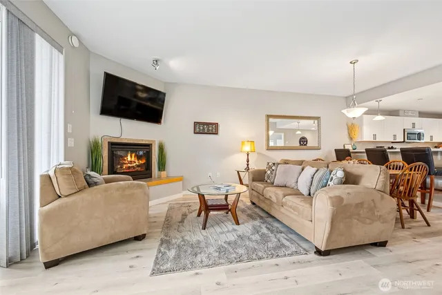 a en suite bathroom with a sink and a mirror