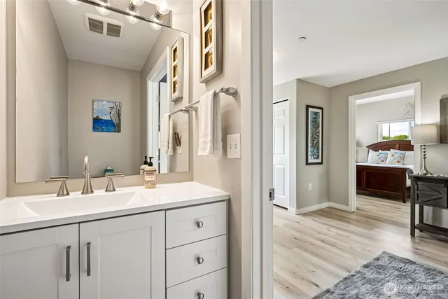 a en suite bathroom with double sink and a mirror