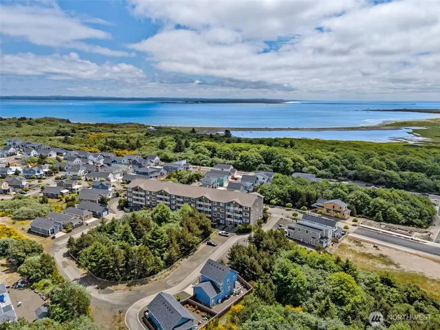 $450,000 | 262 Oyhut Bay Boulevard Southwest, Unit 101, Ocean Shores, WA 98569