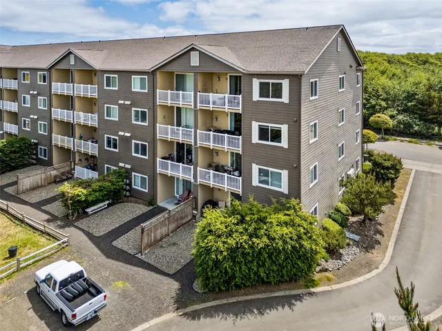 $450,000 | 262 Oyhut Bay Boulevard Southwest, Unit 101, Ocean Shores, WA 98569