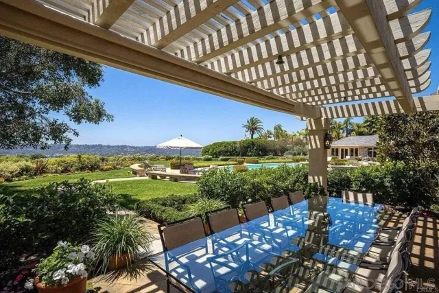 a picture of city view