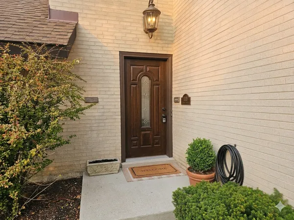 $699,900 | 863 North Northwest Highway, Park Ridge, IL 60068