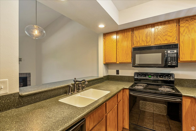 7327 Springcrest Court, Unit 30 Midvale, UT 84047 - Photo 11 of 36