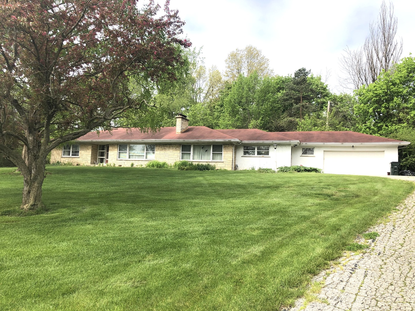 648 North Inverway Road Inverness, IL 60067 - Photo 1 of 11 a front view of a house with a yard