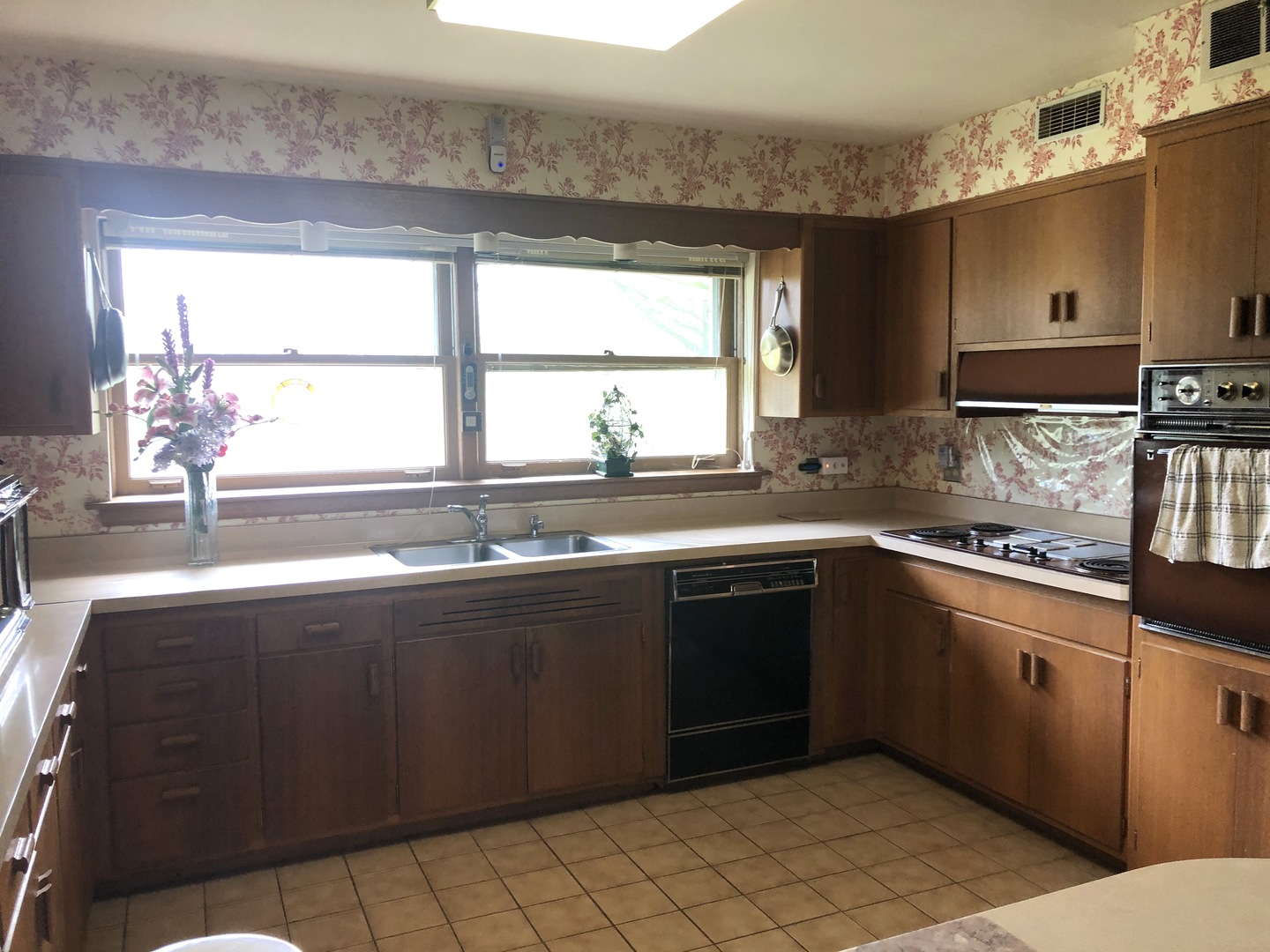 648 North Inverway Road Inverness, IL 60067 - Photo 3 of 11 a kitchen with a sink and a window