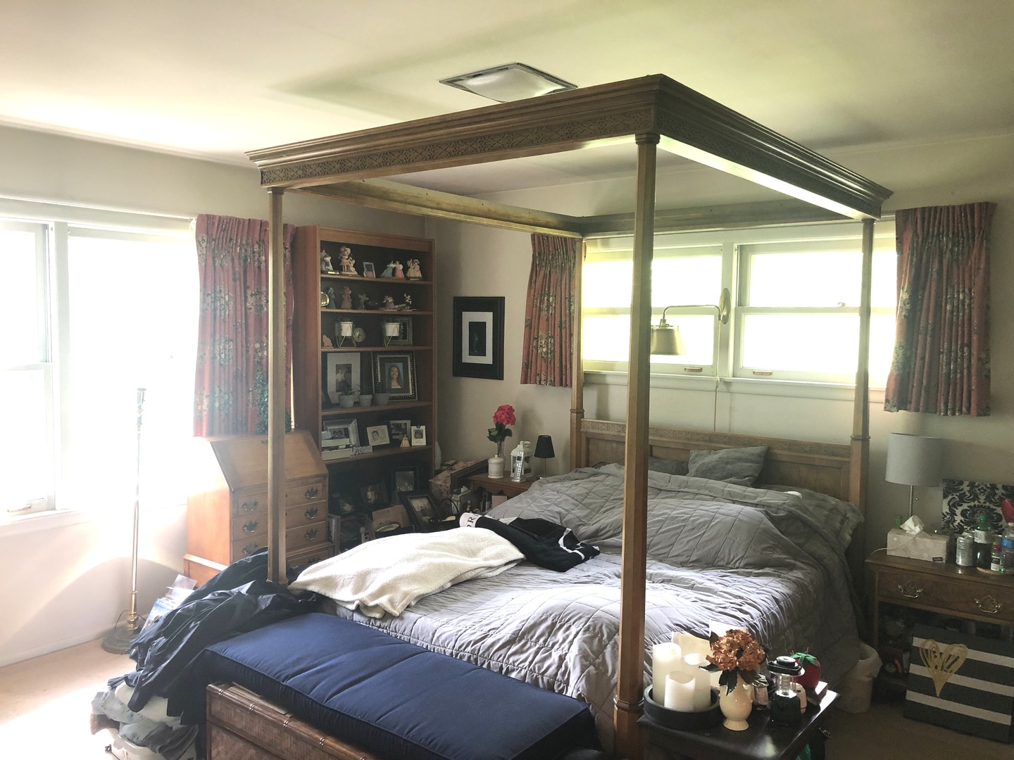 648 North Inverway Road Inverness, IL 60067 - Photo 7 of 11 a bedroom with a bed and a chandelier