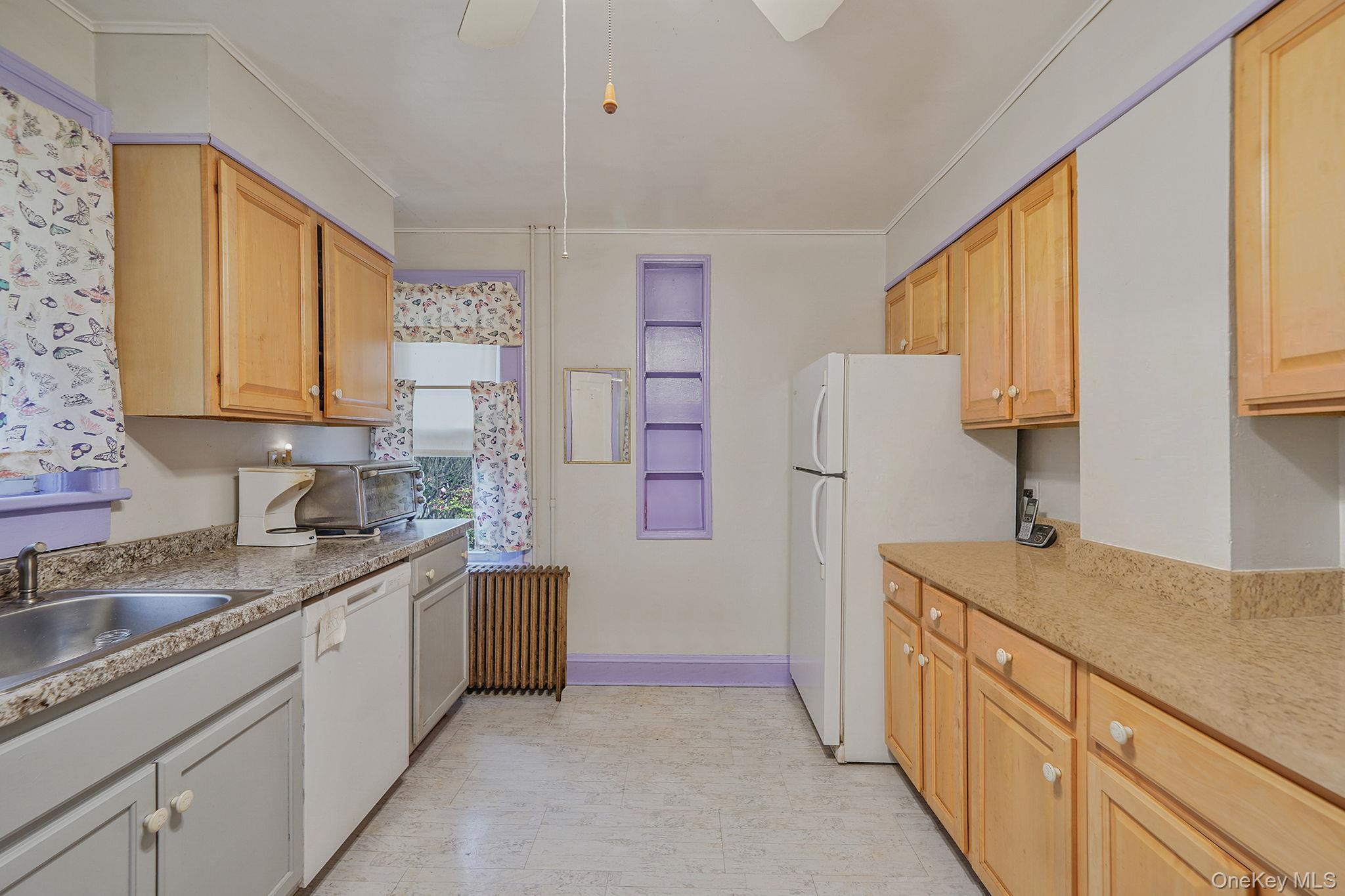 44 Redmond Avenue Bay Shore, NY 11706 - Photo 11 of 20 Kitchen