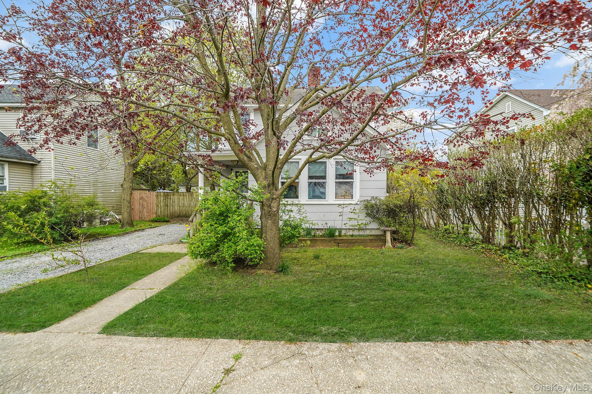 44 Redmond Avenue Bay Shore, NY 11706 - Photo 2 of 20