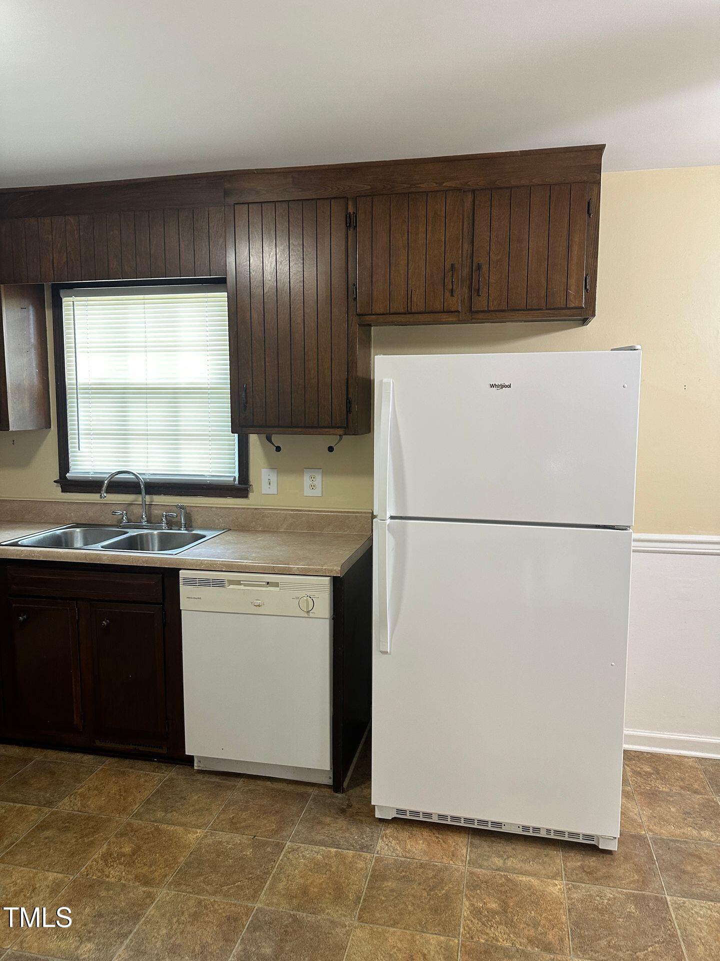1280 Powhatan Road Clayton, NC 27527 - Photo 5 of 12 c1e8b8ad-705d-4c3c-9ff1-d28796a0f4d5