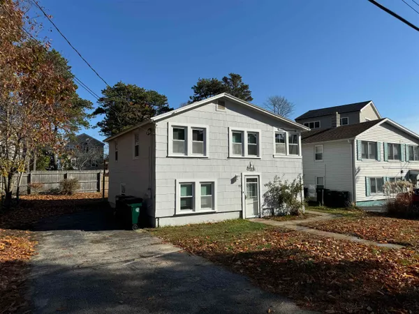 $2,350 | 157 Hills Beach Road, Unit A, Biddeford, ME 04005