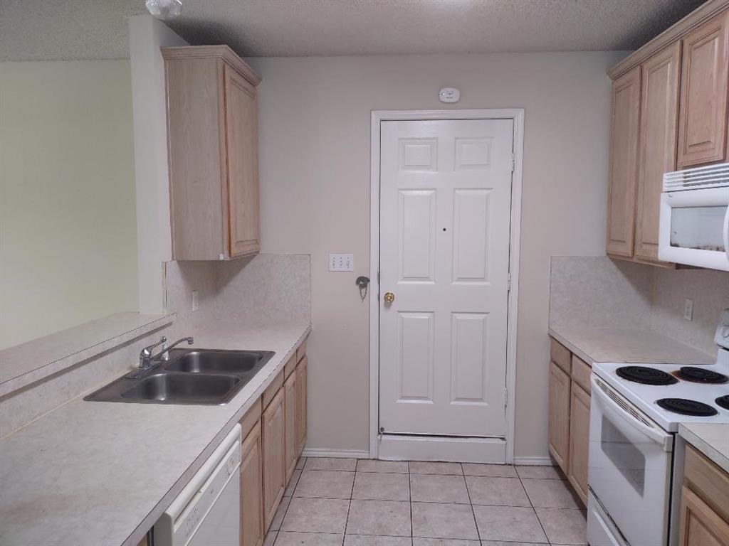 3101 Cape Cod Court Arlington, TX 76017 - Photo 2 of 12