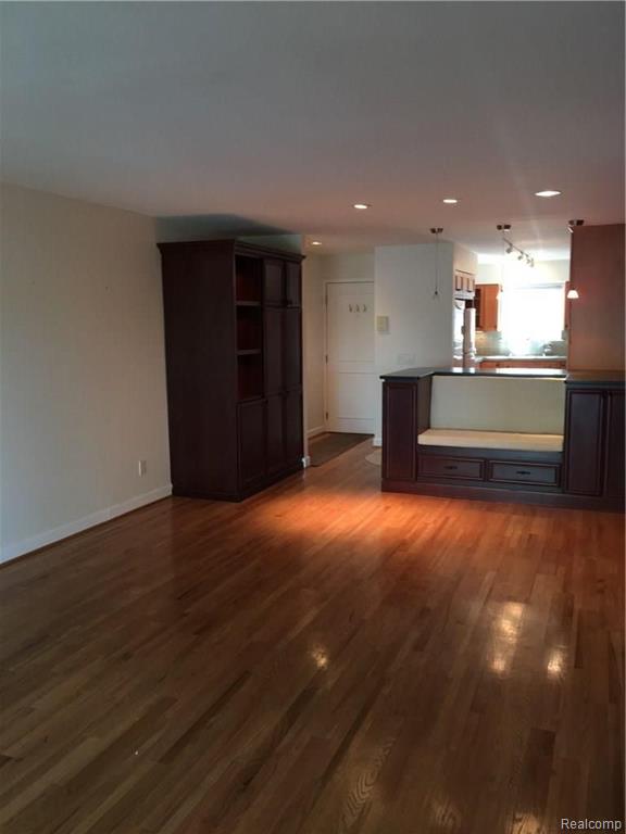 1962 Klingensmith Road, Unit 20B Bloomfield Hills, MI 48302 - Photo 5 of 21