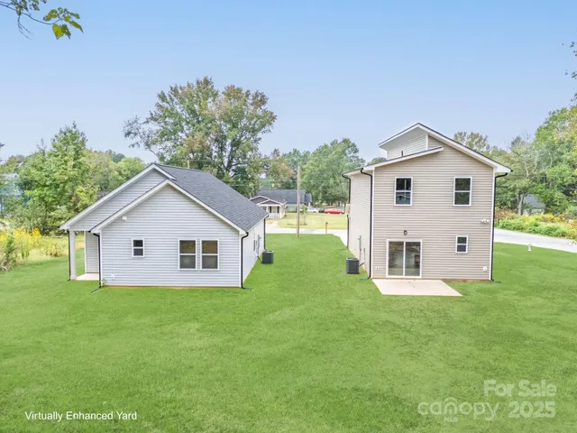 a view of a house with a yard