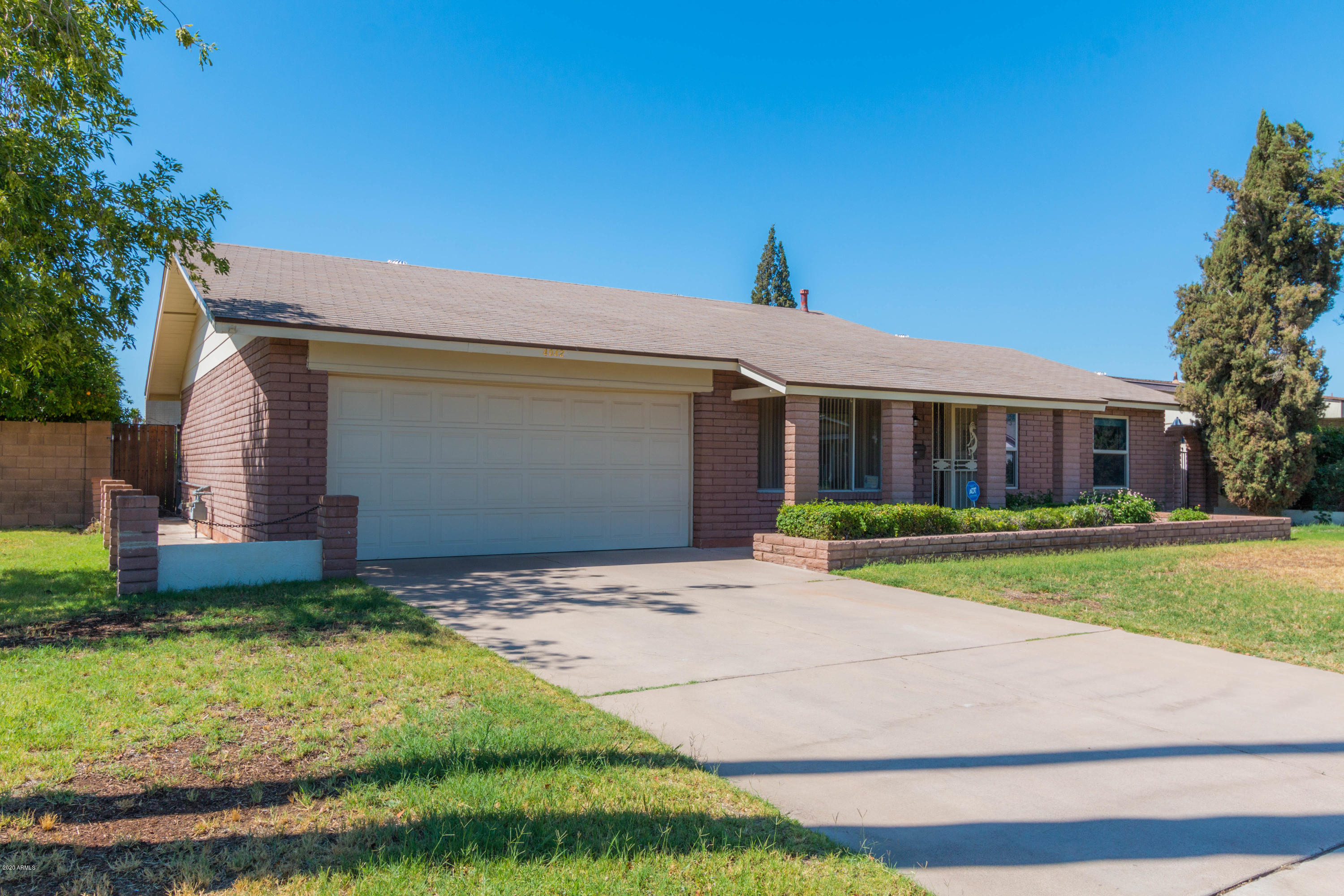 4042 West Hatcher Road Phoenix, AZ 85051 - Photo 1 of 31 DS00266 (1 of 32)