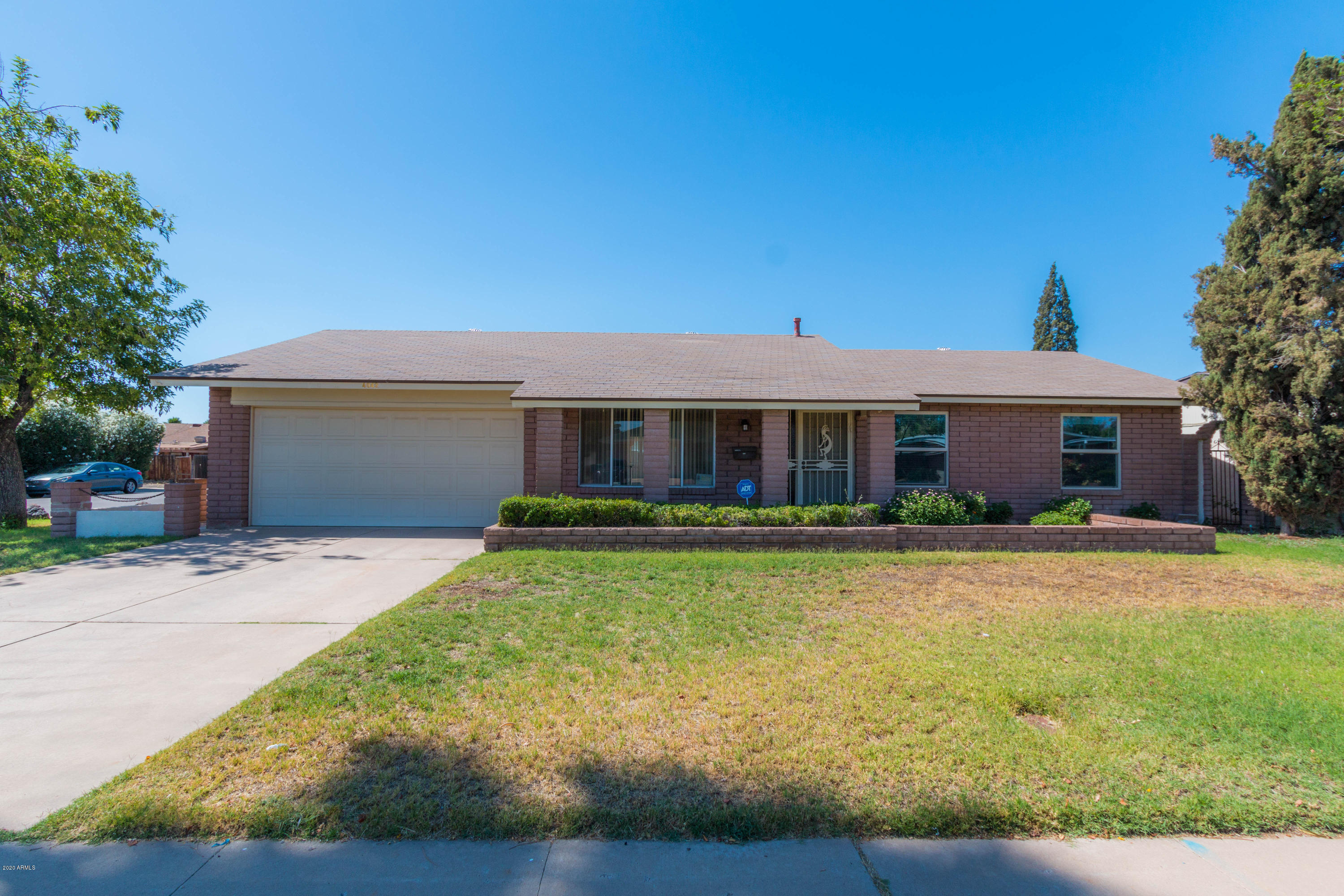 4042 West Hatcher Road Phoenix, AZ 85051 - Photo 2 of 31 DS00266 (2 of 32)
