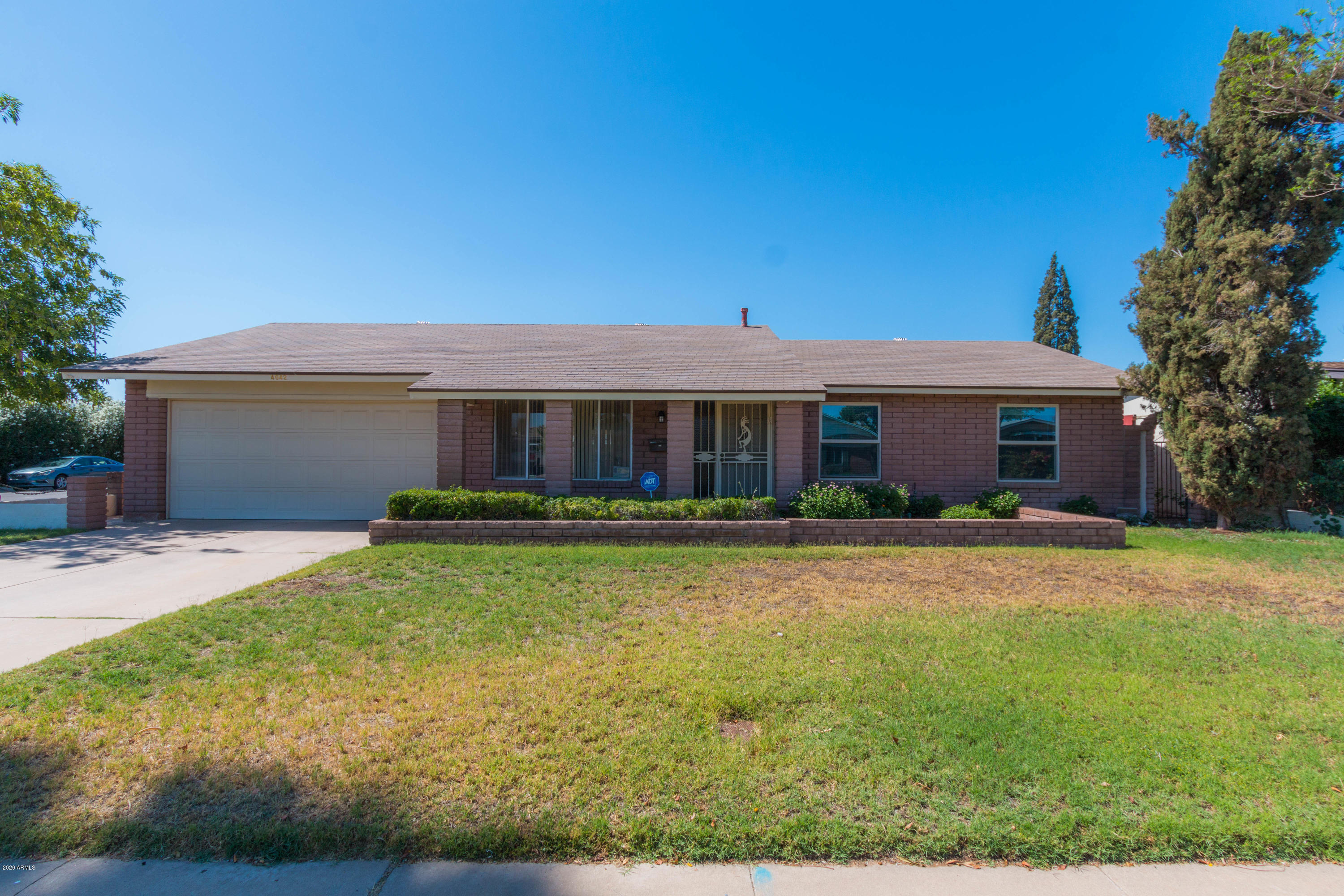 4042 West Hatcher Road Phoenix, AZ 85051 - Photo 3 of 31 DS00266 (3 of 32)