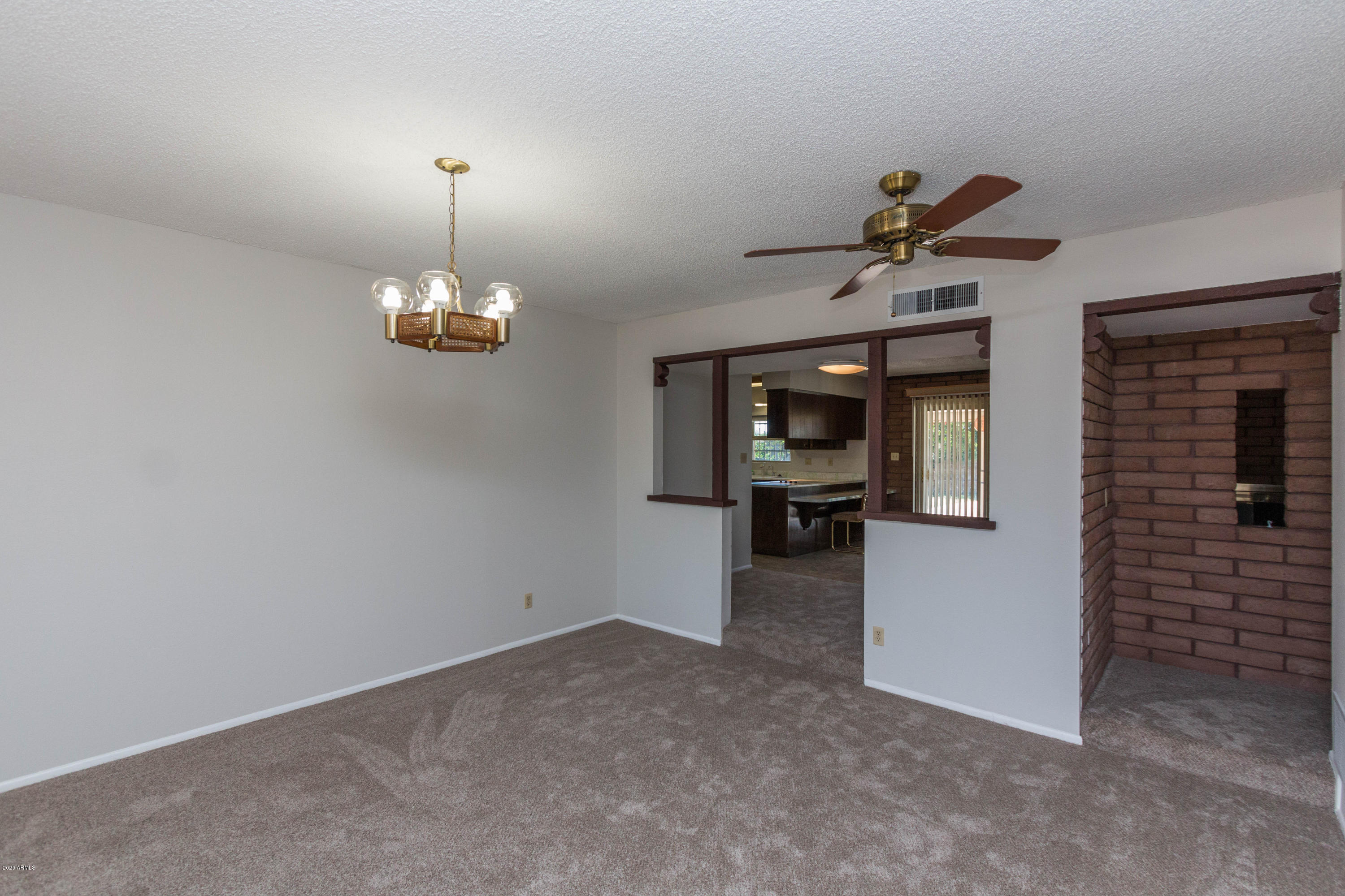 4042 West Hatcher Road Phoenix, AZ 85051 - Photo 5 of 31 DS00266 (5 of 32)