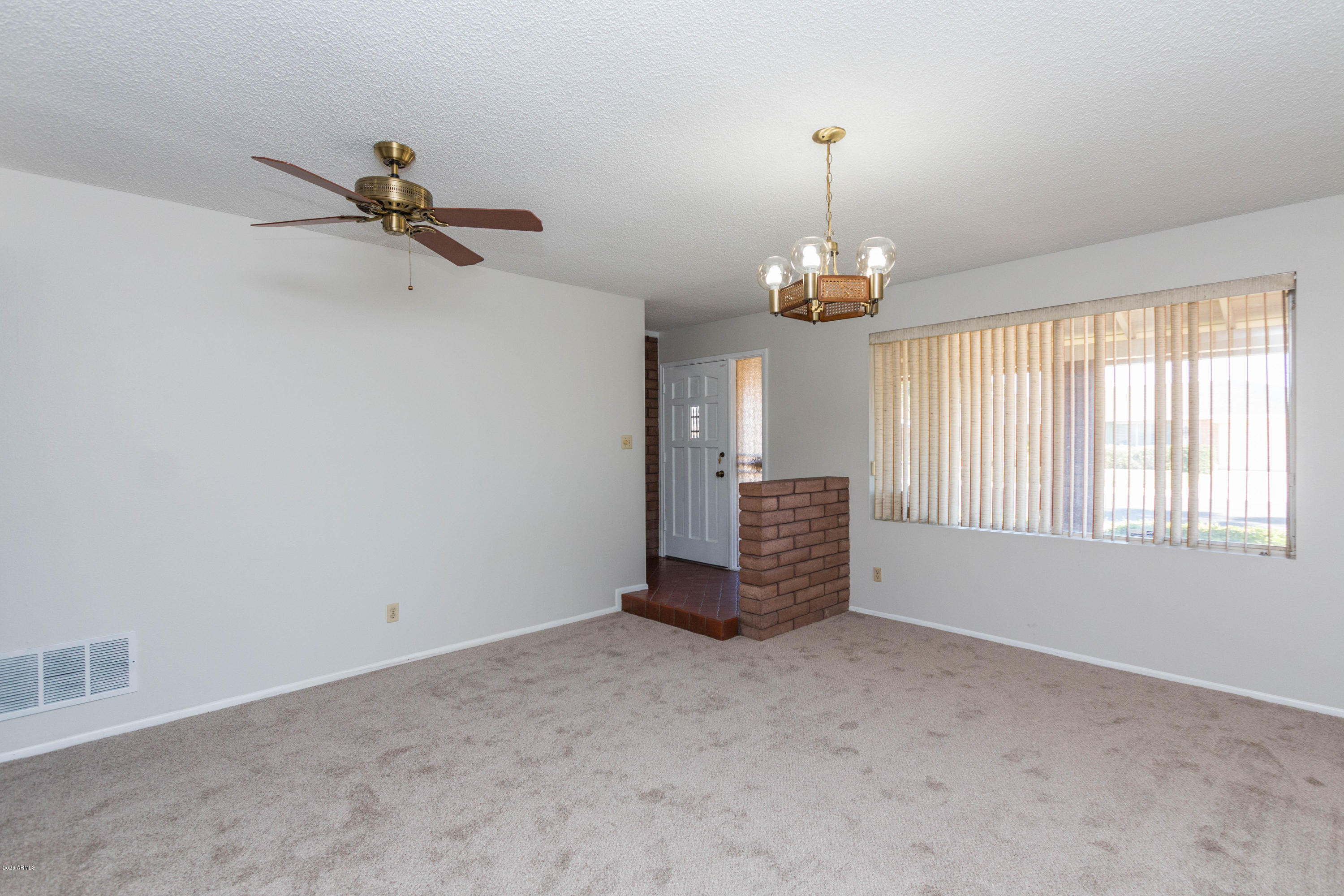 4042 West Hatcher Road Phoenix, AZ 85051 - Photo 6 of 31 DS00266 (6 of 32)