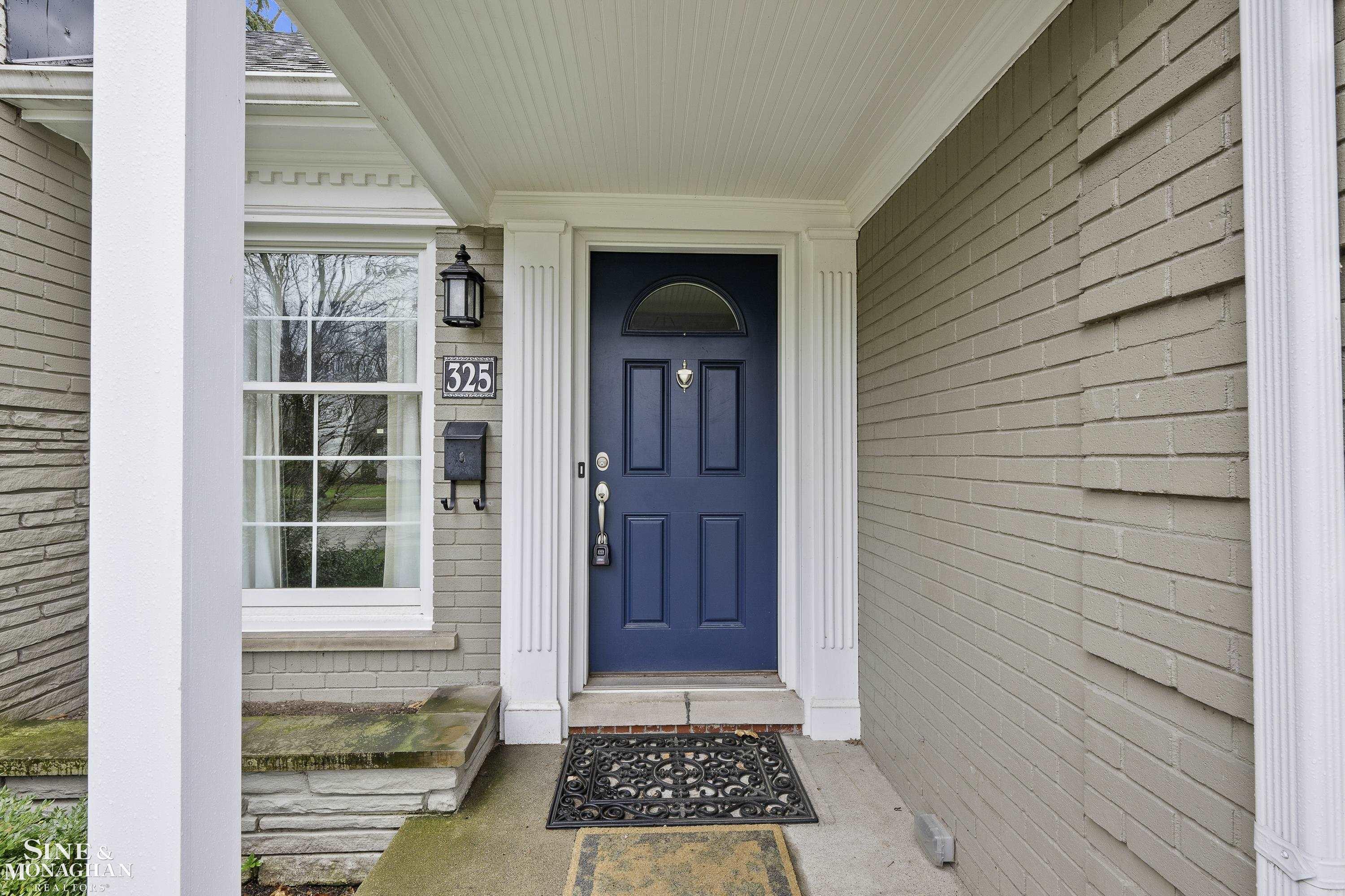 325 Stephens Road Grosse Pointe, MI 48236 - Photo 2 of 41 50171807-b0ad8c37-122e-4b16-851f-09e1b66903fe.JPG