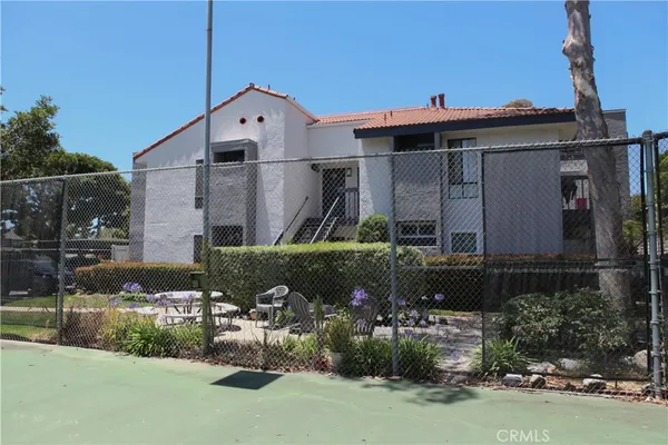 $2,500 | 2323 Huntington Street, Unit 701, Huntington Beach, CA 92648