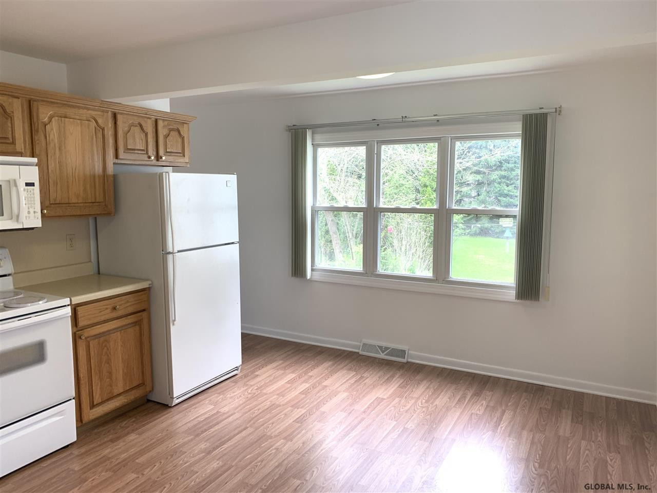42 New Shaker Road Colonie, NY 12205 - Photo 5 of 18 Photo 5