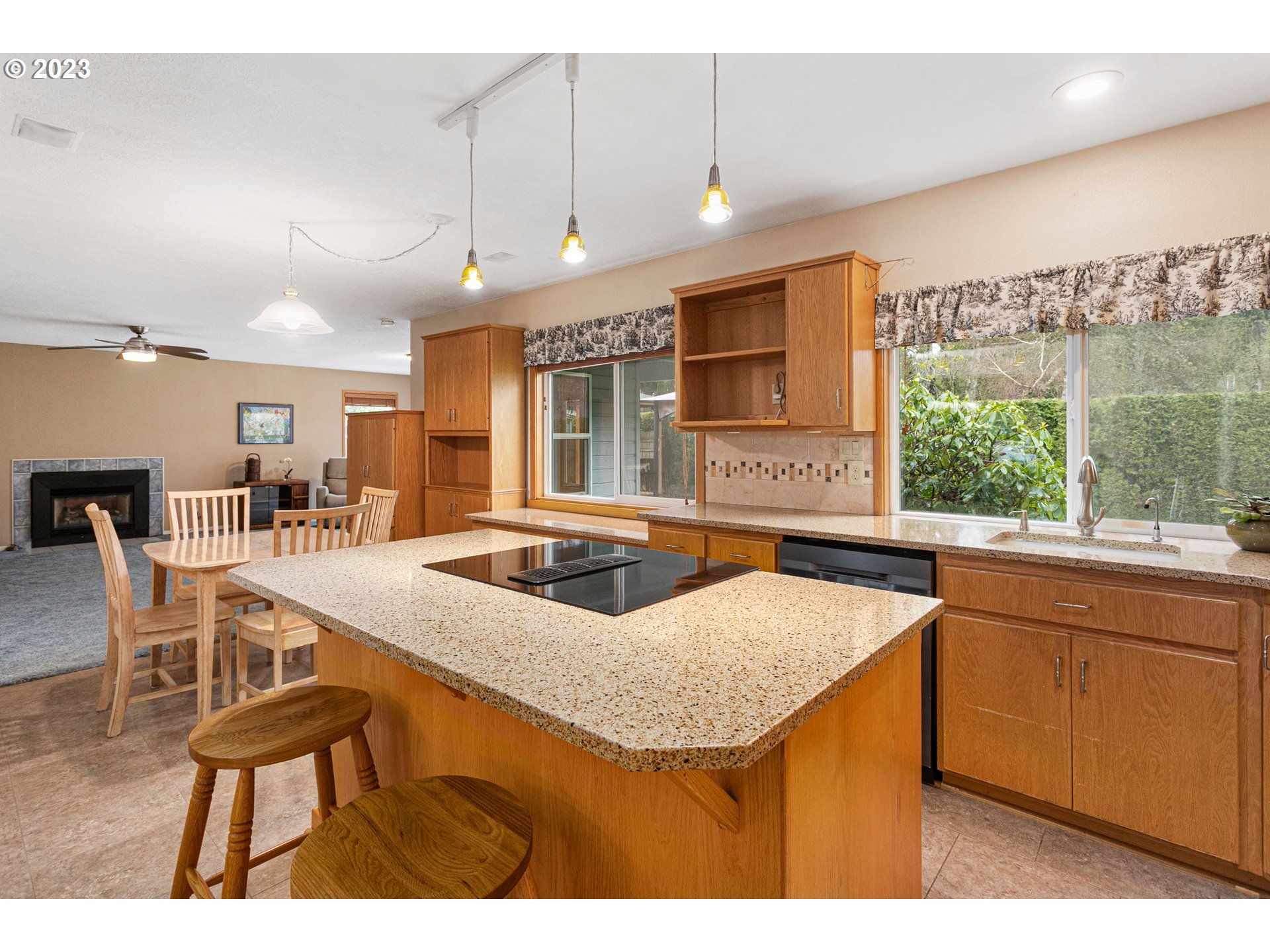 9168 Southwest Arapaho Road Tualatin, OR 97062 - Photo 11 of 36 Gallery Image 11