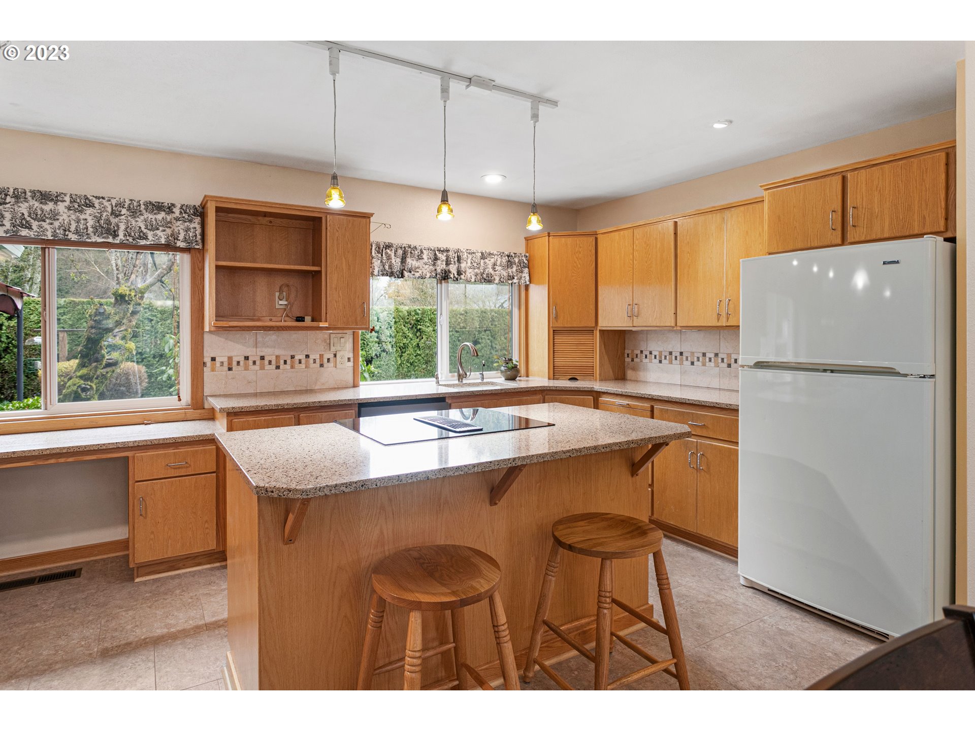 9168 Southwest Arapaho Road Tualatin, OR 97062 - Photo 12 of 36 Gallery Image 12