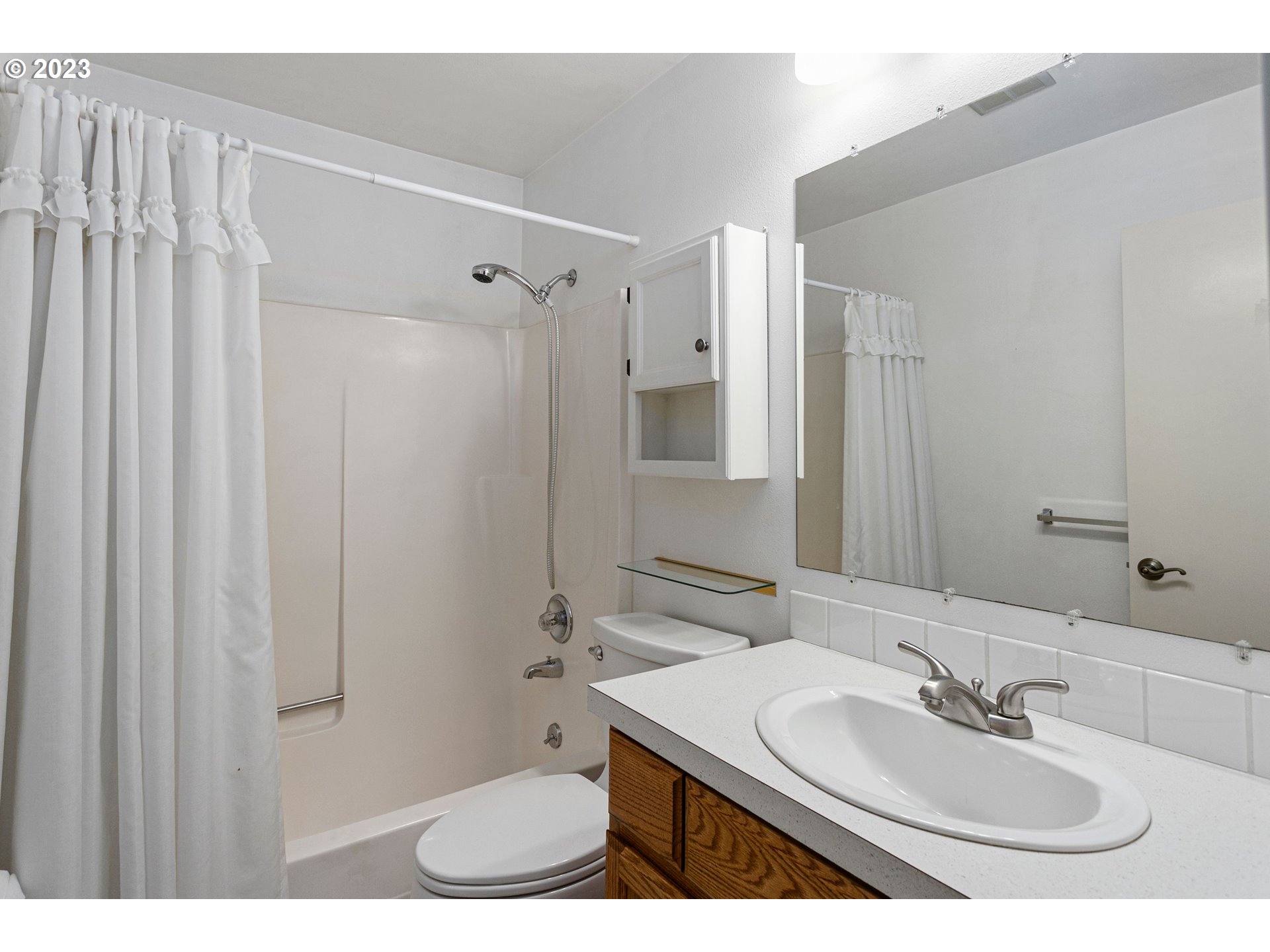 9168 Southwest Arapaho Road Tualatin, OR 97062 - Photo 25 of 36 Gallery Image 25