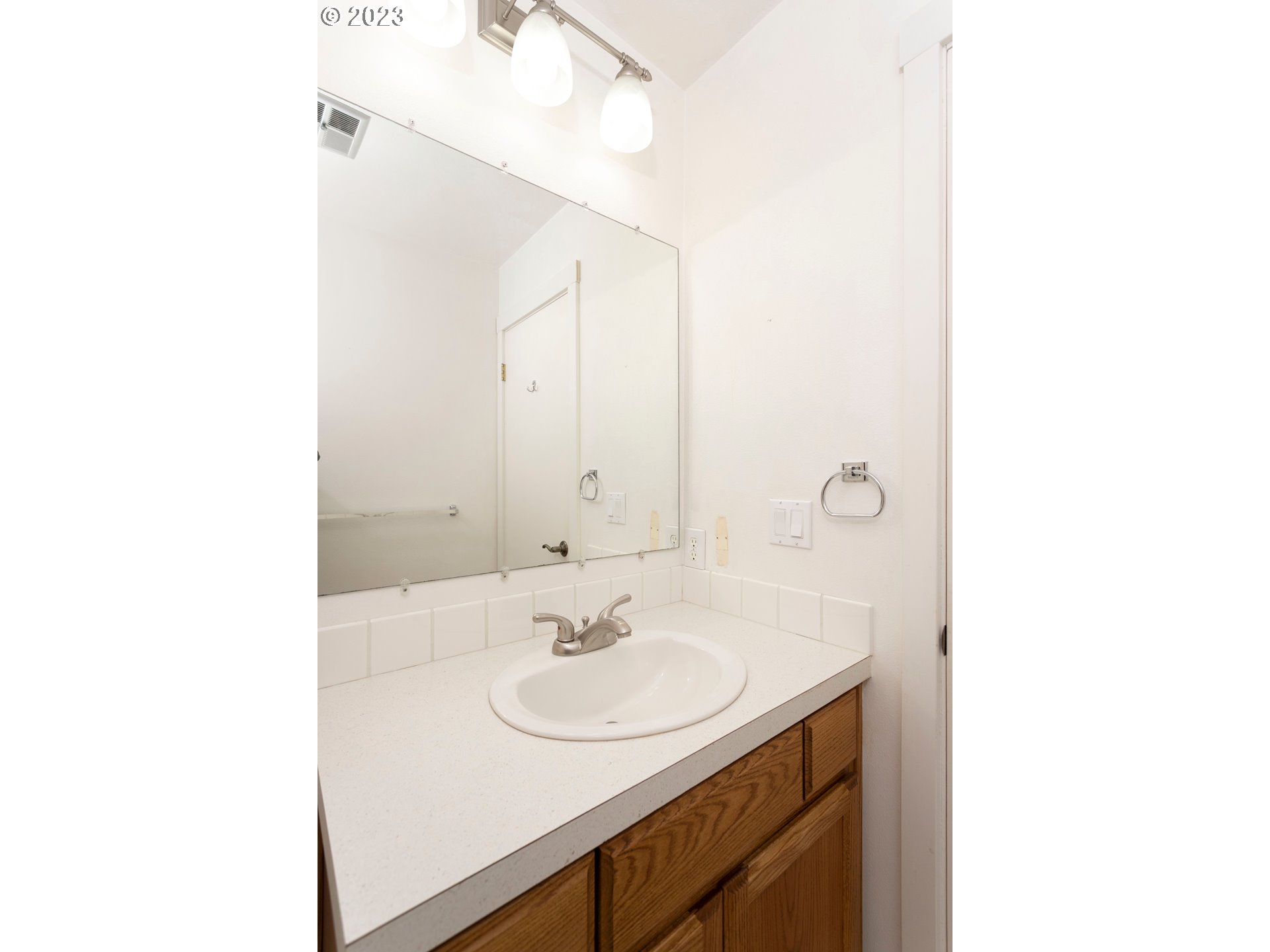 9168 Southwest Arapaho Road Tualatin, OR 97062 - Photo 27 of 36 Gallery Image 27