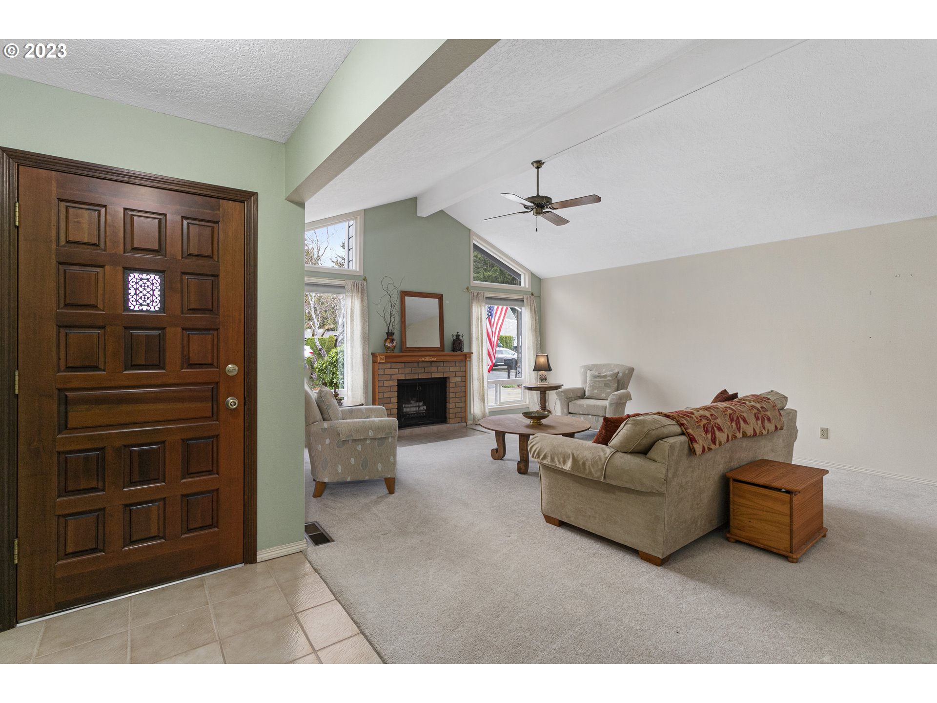 9168 Southwest Arapaho Road Tualatin, OR 97062 - Photo 3 of 36 Gallery Image 3