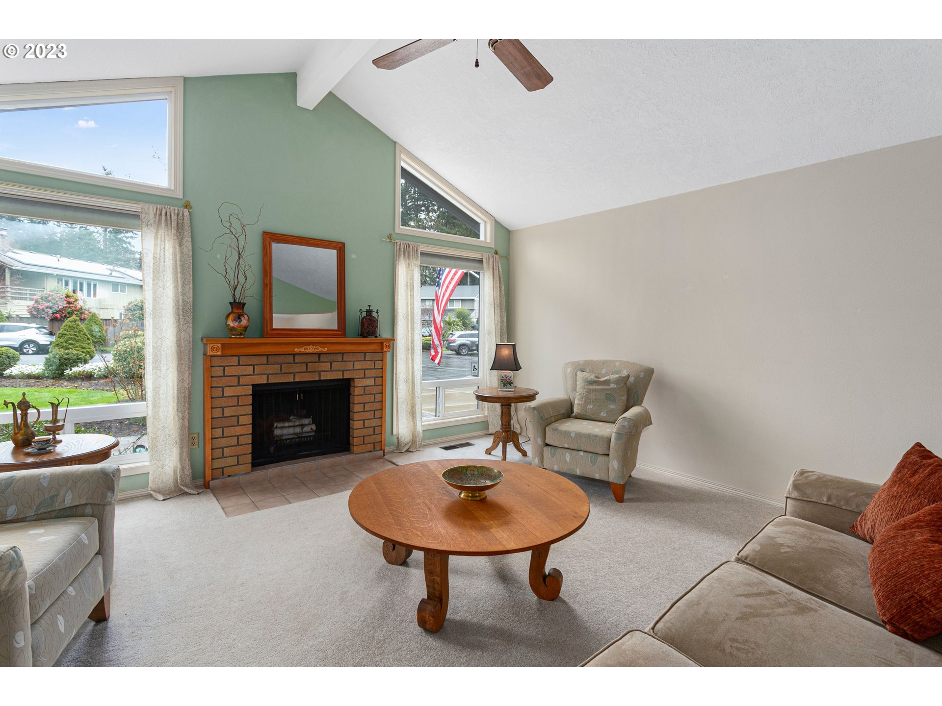 9168 Southwest Arapaho Road Tualatin, OR 97062 - Photo 4 of 36 Gallery Image 4
