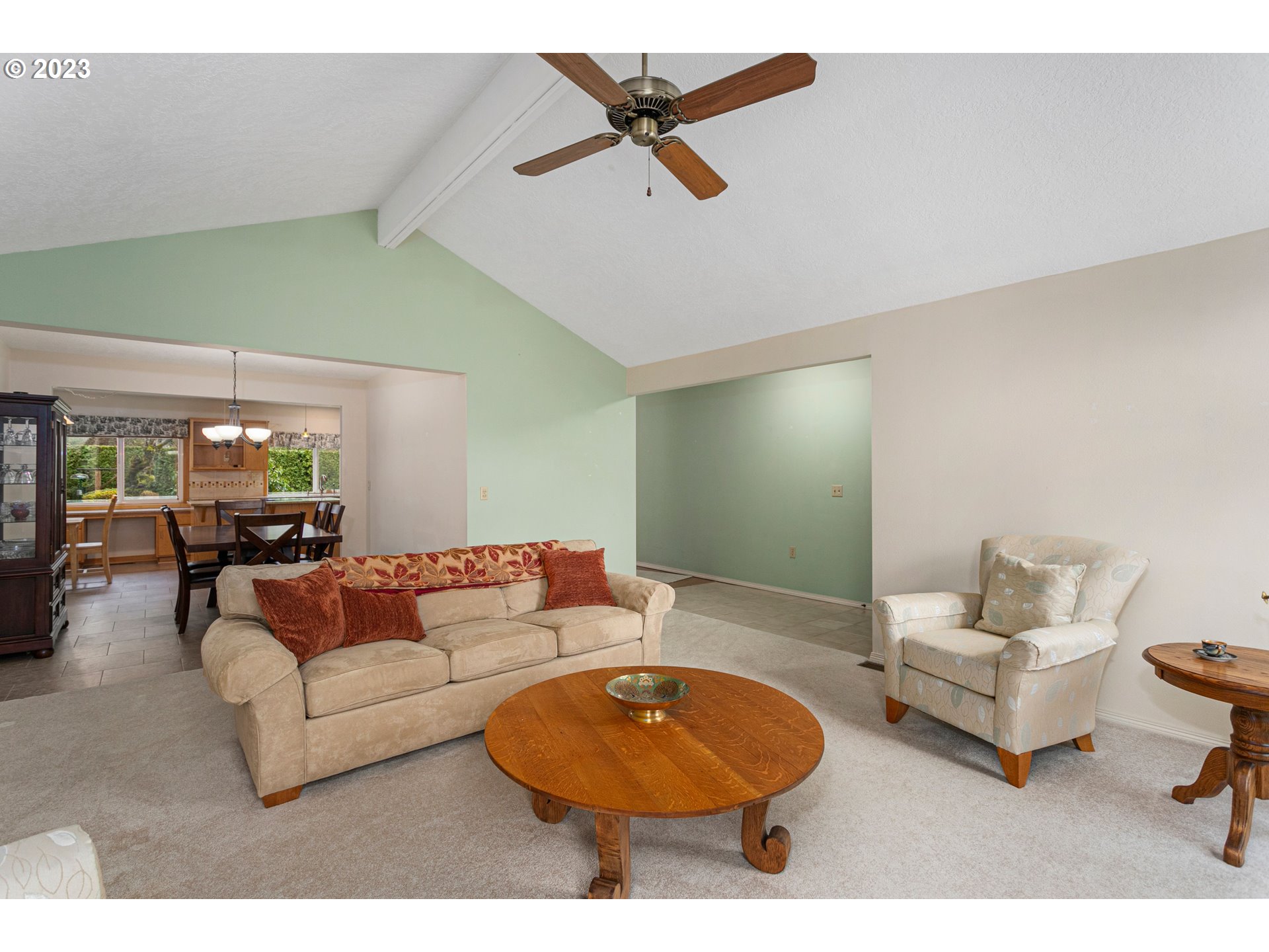 9168 Southwest Arapaho Road Tualatin, OR 97062 - Photo 5 of 36 Gallery Image 5