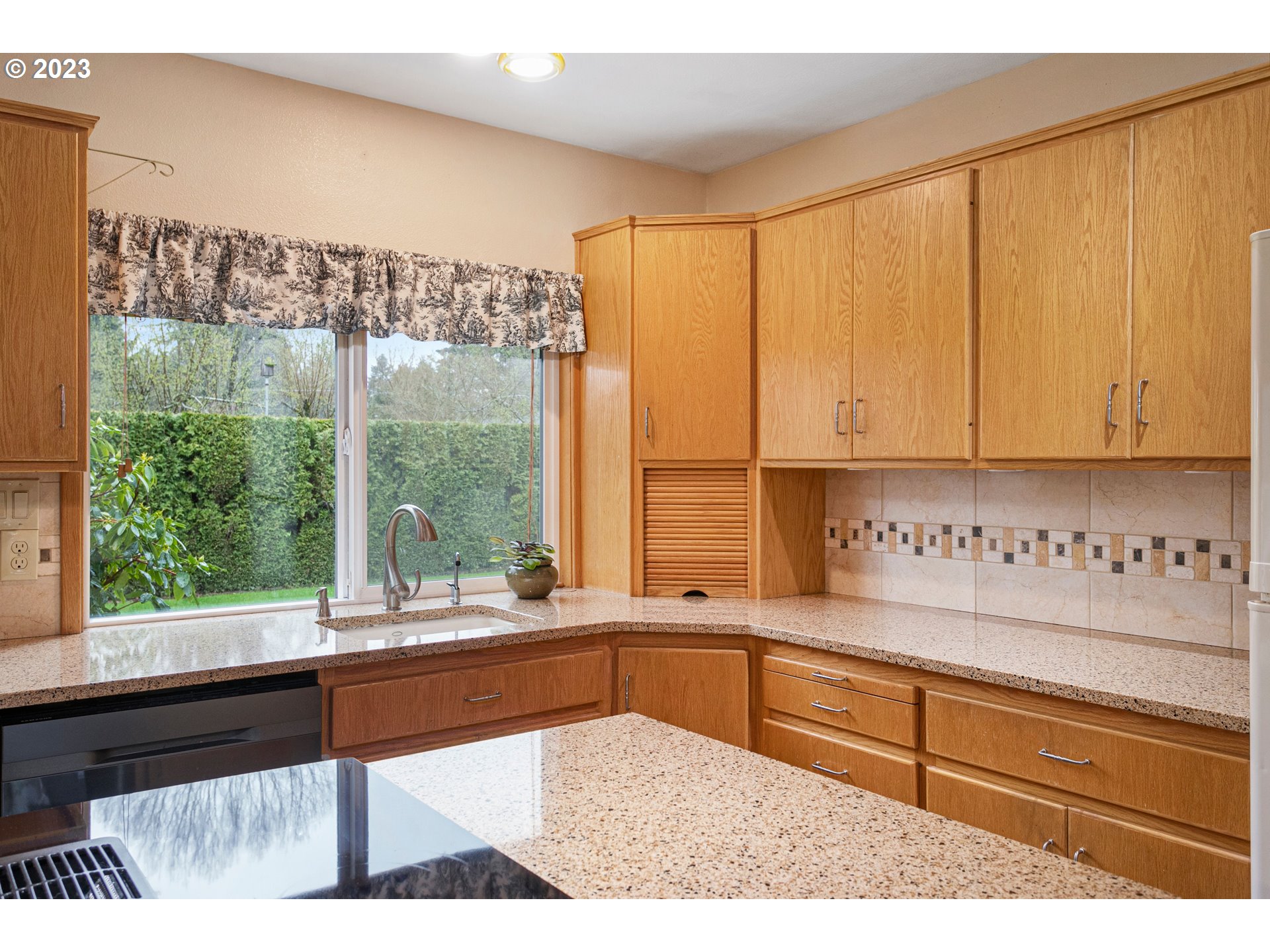 9168 Southwest Arapaho Road Tualatin, OR 97062 - Photo 8 of 36 Gallery Image 8