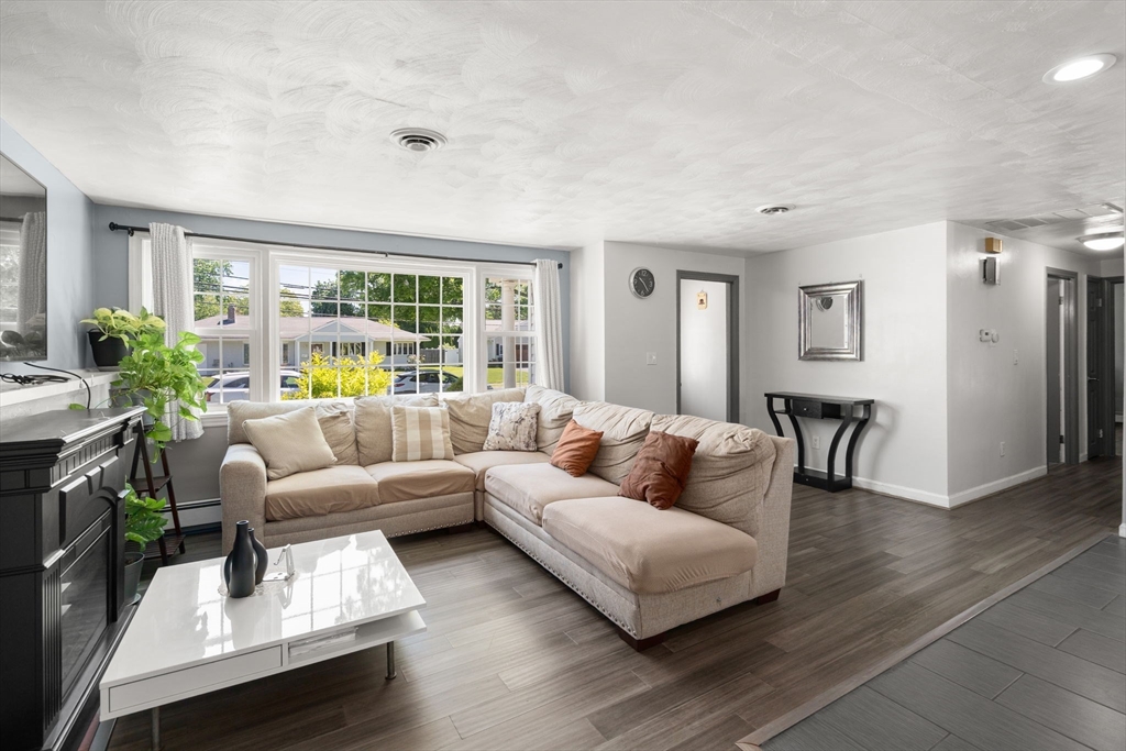 22 Wethersfield Road Natick, MA 01760 - Photo 13 of 38