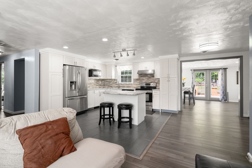 22 Wethersfield Road Natick, MA 01760 - Photo 5 of 38