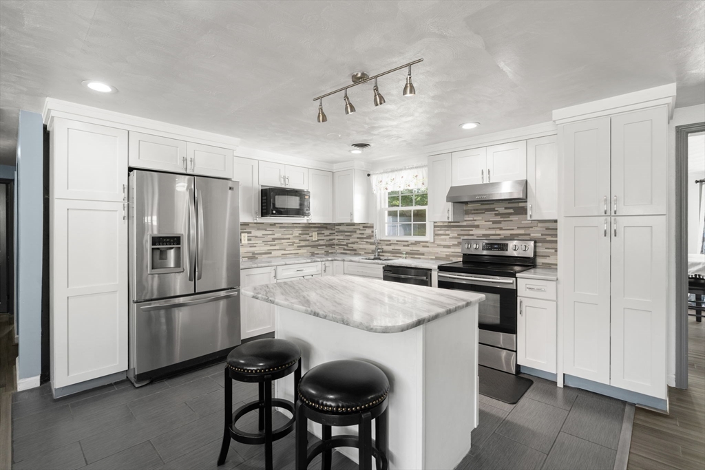 22 Wethersfield Road Natick, MA 01760 - Photo 6 of 38