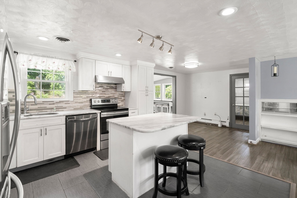 22 Wethersfield Road Natick, MA 01760 - Photo 7 of 38