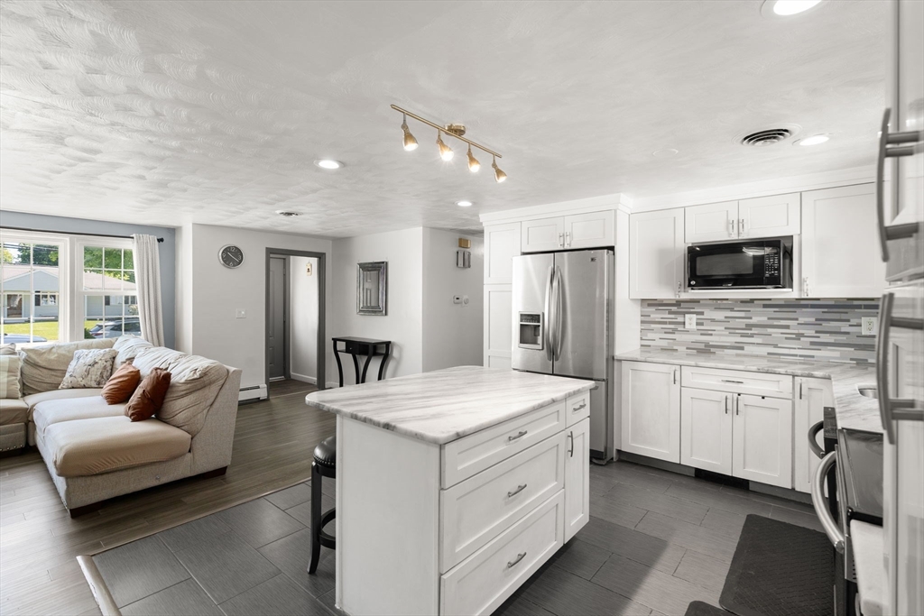 22 Wethersfield Road Natick, MA 01760 - Photo 9 of 38