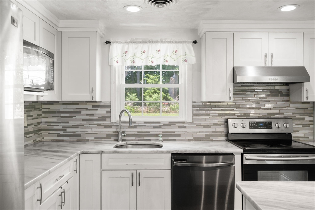 22 Wethersfield Road Natick, MA 01760 - Photo 10 of 38