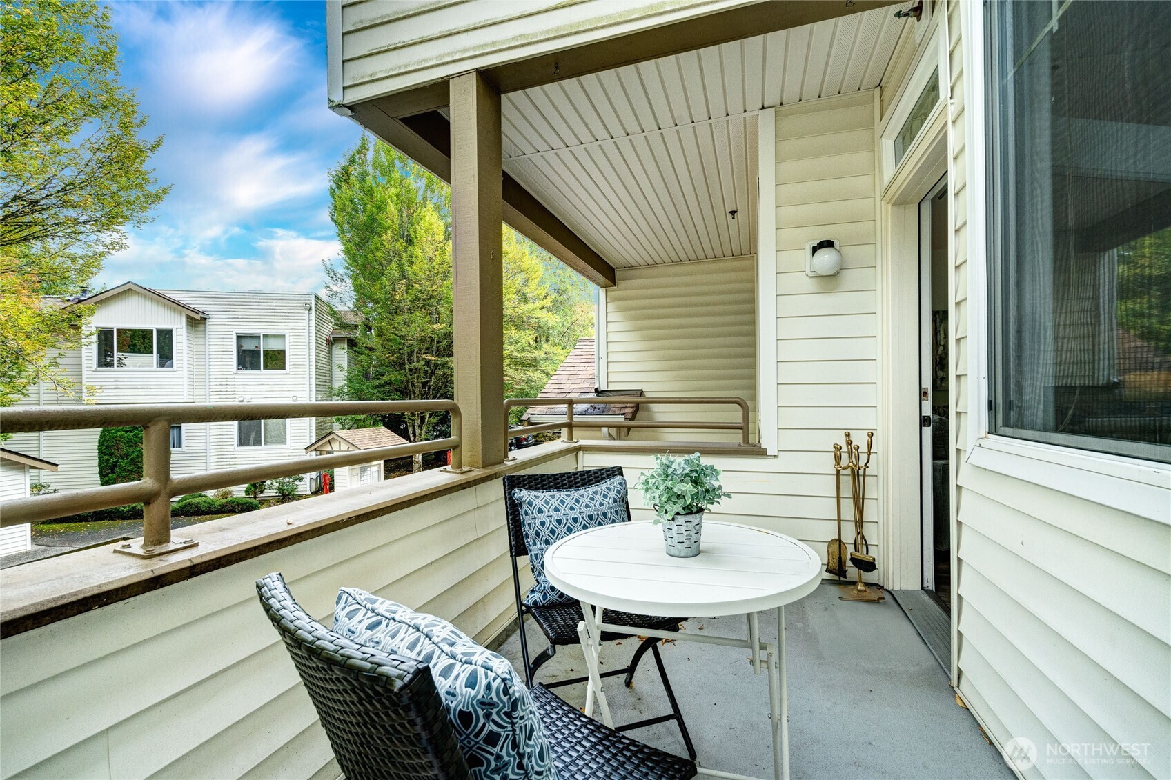 7583 Old Redmond Road, Unit A203 Redmond, WA 98052 - Photo 27 of 29 a balcony with a table and chairs